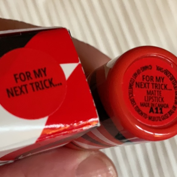 🔥24HR FLASH SALE💥LIMITED EDITION MAC Hypnotizing Holiday Lipstick - Picture 3 of 3